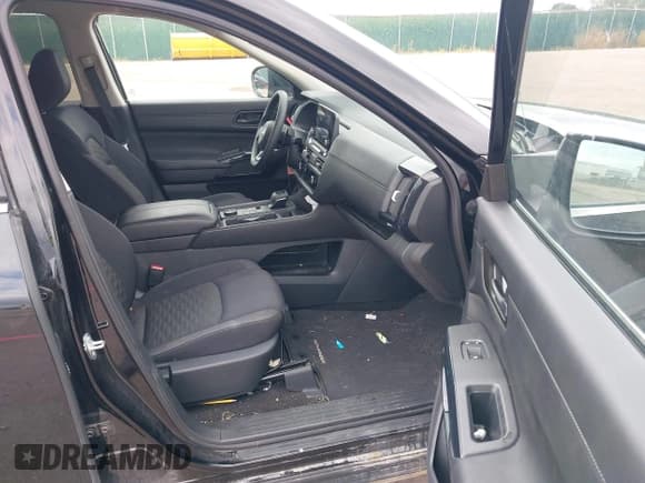 ✅ 2024 Nissan Pathfinder S • VIN: 5N1DR3AC7RC281707 • Lot: 42870153. Wystawiony na IAAI z przebiegiem 13 883 mil. Bezpłatny archiwum sprzedaży aukcyjnych z USA i szczegółowy raport historii pojazdu na DreamBid. Zdjęcie 5.