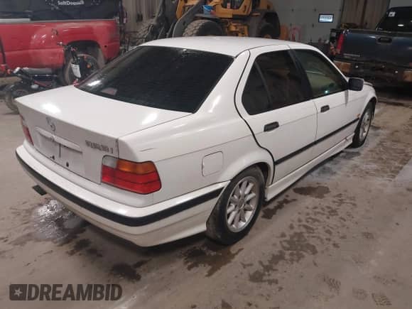 1998 BMW 3 Series 328i with VIN WBACD4323WAV62223, listed as a IAAI auction lot 42217700 with 197,482 mi miles and . Bid and sale history available at DreamBid. Image 4.