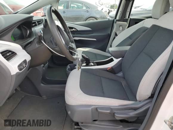 2020 Chevrolet Bolt EV LT z VIN 1G1FW6S00L4109377, wystawiony jako Copart lot #45285744 z przebiegiem 18 617 mil mil oraz . Historia ofert i sprzedaży dostępna na DreamBid. Obrazek 7.