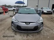 ✅ 2017 Hyundai Veloster • VIN: KMHTC6AD0HU321013 • Lot: 86071034. Wystawiony na Copart z przebiegiem 84 184 mil. Bezpłatny archiwum sprzedaży aukcyjnych z USA i szczegółowy raport historii pojazdu na DreamBid. Zdjęcie 5.