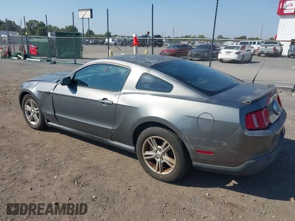 ✅ 2010 Ford Mustang V6 • VIN: 1ZVBP8AN5A5130774 • Lot: 43333783. Listed on IAAI with 237,730 mi. Free auction sales archive from the USA and detailed vehicle history report at DreamBid. Image 3.