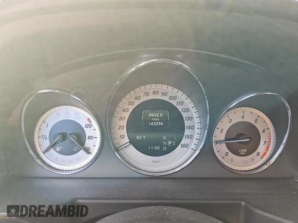 ✅ 2015 Mercedes-Benz GLK 350 • VIN: WDCGG8JB9FG389000 • Lot: 84227565. Listed on Copart with 8,432 mi. Free auction sales archive from the USA and detailed vehicle history report at DreamBid. Image 9.