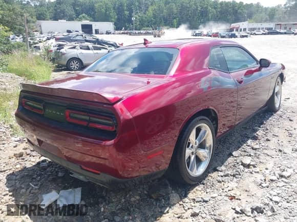 2018 Dodge Challenger R/T z VIN 2C3CDZBT4JH183613, wystawiony jako IAAI lot #42736300 z przebiegiem 176 851 mil mil oraz . Historia ofert i sprzedaży dostępna na DreamBid. Obrazek 4.