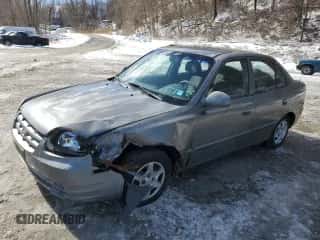 2003 Hyundai Accent GL z VIN KMHCG45C33U469496, wystawiony jako Copart lot #45926595 z przebiegiem 77 737 mil mil oraz Szkoda całkowita • Salvage title. Historia ofert i sprzedaży dostępna na DreamBid. Obrazek 1.