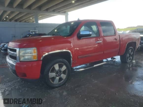 2011 Chevrolet Silverado 1500 LT with VIN 3GCPCSE0XBG158192, listed as a Copart auction lot 82513295 with 305,159 mi miles and Clean title. Bid and sale history available at DreamBid. Image 1.