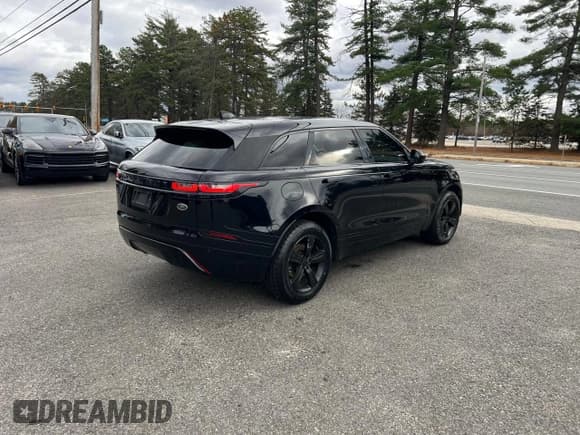 ✅ 2018 Land Rover Range Rover Velar S • VIN: SALYB2RV1JA714943 • Lot: 92755785. Wystawiony na Copart z przebiegiem 124 296 mil. Bezpłatny archiwum sprzedaży aukcyjnych z USA i szczegółowy raport historii pojazdu na DreamBid. Zdjęcie 4.