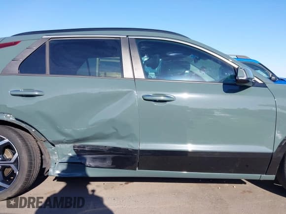 ✅ 2023 Kia Niro SX Touring • VIN: KNDCR3LF9P5056696 • Lot: 42548834. Listed on IAAI with 23,338 mi. Free auction sales archive from the USA and detailed vehicle history report at DreamBid. Image 13.