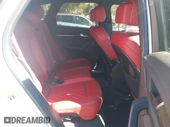 ✅ 2021 Audi SQ5 Premium Plus • VIN: WA1B4AFY9M2036452 • Lot: 43151456. Wystawiony na IAAI z przebiegiem 113 910 mil. Bezpłatny archiwum sprzedaży aukcyjnych z USA i szczegółowy raport historii pojazdu na DreamBid. Zdjęcie 8.