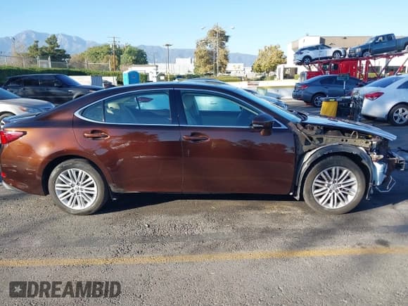 ✅ 2016 Lexus ES 330 • VIN: 58ABK1GG4GU027009 • Lot: 43583867. Wystawiony na IAAI z przebiegiem 92 504 mil. Bezpłatny archiwum sprzedaży aukcyjnych z USA i szczegółowy raport historii pojazdu na DreamBid. Zdjęcie 14.