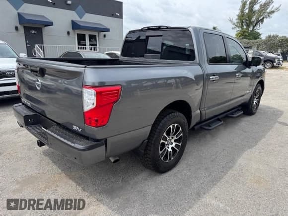 ✅ 2021 Nissan Titan SV • VIN: 1N6AA1EF2MN509484 • Lot: 50758485. Wystawiony na Copart z przebiegiem 33 195 mil. Bezpłatny archiwum sprzedaży aukcyjnych z USA i szczegółowy raport historii pojazdu na DreamBid. Zdjęcie 3.