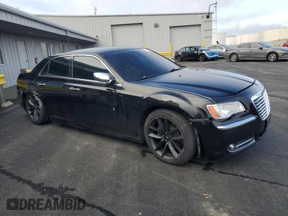 ✅ 2011 Chrysler 300 C • VIN: 2C3CA6CT4BH593710 • Лот: 91723455. Опубликован ранее на Copart с пробегом 114 388 миль. Бесплатный доступ к архиву аукционных продаж из США и подробный отчёт об истории автомобиля на DreamBid. Изображение 4.