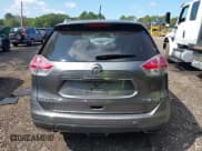 ✅ 2015 Nissan Rogue S • VIN: KNMAT2MV1FP553267 • Lot: 43178435. Wystawiony na IAAI z przebiegiem 56 566 mil. Bezpłatny archiwum sprzedaży aukcyjnych z USA i szczegółowy raport historii pojazdu na DreamBid. Zdjęcie 16.