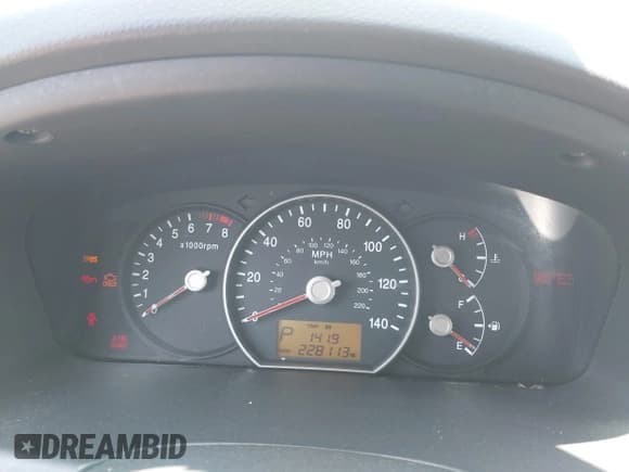 ✅ 2008 Kia Rondo LX • VIN: KNAFG526X87151643 • Lot: 42593118. Wystawiony na IAAI z przebiegiem 228 113 mil. Bezpłatny archiwum sprzedaży aukcyjnych z USA i szczegółowy raport historii pojazdu na DreamBid. Zdjęcie 7.