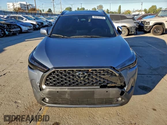 ✅ 2024 Toyota Corolla Cross XLE • VIN: 7MUDAAAG0RV072946 • Lot: 96832235. Wystawiony na Copart z przebiegiem 48 881 mil. Bezpłatny archiwum sprzedaży aukcyjnych z USA i szczegółowy raport historii pojazdu na DreamBid. Zdjęcie 5.