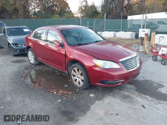 ✅ 2013 Chrysler 200 LX • VIN: 1C3CCBABXDN705160 • Lot: 43631434. Listed on IAAI with 113,180 mi. Free auction sales archive from the USA and detailed vehicle history report at DreamBid. Image 1.