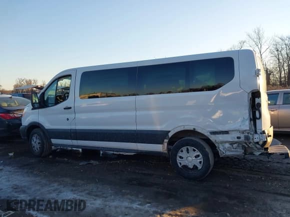 ✅ 2017 Ford Transit XL • VIN: 1FBZX2ZM6HKB15369 • Lot: 41422736. Wystawiony na IAAI z przebiegiem 159 105 mil. Bezpłatny archiwum sprzedaży aukcyjnych z USA i szczegółowy raport historii pojazdu na DreamBid. Zdjęcie 15.