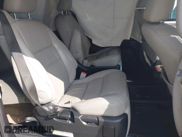 ✅ 2016 Toyota Sienna XLE • VIN: 5TDYK3DCXGS715250 • Лот: 43197066. Опубликован ранее на IAAI с пробегом 161 887 миль. Бесплатный доступ к архиву аукционных продаж из США и подробный отчёт об истории автомобиля на DreamBid. Изображение 8.