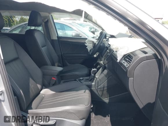 ✅ 2022 Volkswagen Tiguan SE • VIN: 3VV2B7AXXNM156043 • Lot: 43009418. Wystawiony na IAAI z przebiegiem 45 131 mil. Bezpłatny archiwum sprzedaży aukcyjnych z USA i szczegółowy raport historii pojazdu na DreamBid. Zdjęcie 5.