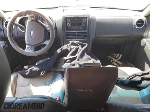 ✅ 2008 Ford Explorer Sport Trac Limited • VIN: 1FMEU33E68UA28260 • Лот: 71092935. Опубликован ранее на Copart с пробегом Не указан. Бесплатный доступ к архиву аукционных продаж из США и подробный отчёт об истории автомобиля на DreamBid. Изображение 8.