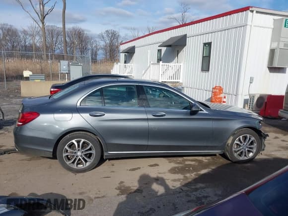 ✅ 2017 Mercedes-Benz C 300 • VIN: 55SWF4KB7HU190308 • Lot: 41138140. Wystawiony na IAAI z przebiegiem 71 732 mil. Bezpłatny archiwum sprzedaży aukcyjnych z USA i szczegółowy raport historii pojazdu na DreamBid. Zdjęcie 14.