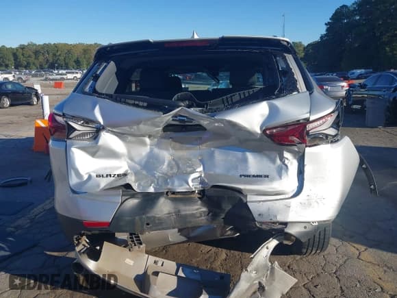 ✅ 2022 Chevrolet Blazer LT • VIN: 3GNKBCR42NS127270 • Lot: 43481761. Listed on IAAI with 47,879 mi. Free auction sales archive from the USA and detailed vehicle history report at DreamBid. Image 16.