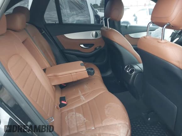 ✅ 2019 Mercedes-Benz GLC 43 AMG • VIN: WDC0G6EB9KF660203 • Lot: 42180696. Wystawiony na IAAI z przebiegiem 83 615 mil. Bezpłatny archiwum sprzedaży aukcyjnych z USA i szczegółowy raport historii pojazdu na DreamBid. Zdjęcie 8.