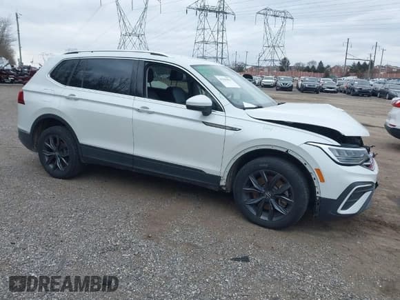 ✅ 2023 Volkswagen Tiguan SE • VIN: 3VV2B7AX8PM062519 • Lot: 41541819. Wystawiony na IAAI z przebiegiem 93 873 mil. Bezpłatny archiwum sprzedaży aukcyjnych z USA i szczegółowy raport historii pojazdu na DreamBid. Zdjęcie 1.