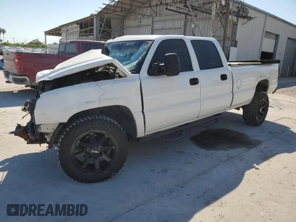 ✅ 2004 Chevrolet Silverado 2500HD LT • VIN: 1GCHC23U94F237271 • Lot: 76339094. Listed on Copart with Not provided. Free auction sales archive from the USA and detailed vehicle history report at DreamBid. Image 1.