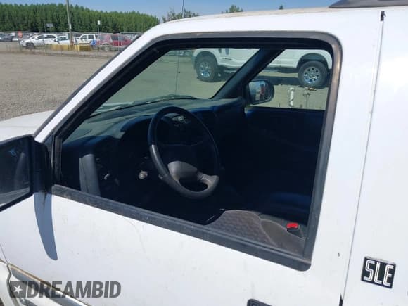 ✅ 2000 GMC Jimmy SLE Convenience • VIN: 1GKDT13W9Y2229019 • Lot: 42866913. Listed on IAAI with 120,195 mi. Free auction sales archive from the USA and detailed vehicle history report at DreamBid. Image 6.