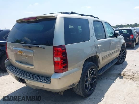 ✅ 2013 Chevrolet Tahoe LT • VIN: 1GNSCBE02DR341400 • Lot: 42925386. Wystawiony na IAAI z przebiegiem 242 739 mil. Bezpłatny archiwum sprzedaży aukcyjnych z USA i szczegółowy raport historii pojazdu na DreamBid. Zdjęcie 4.