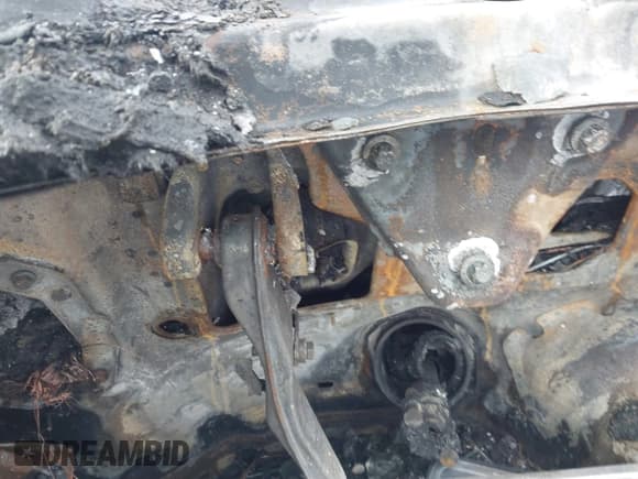 ✅ 2014 Mercedes-Benz C 250 Sport • VIN: WDDGF4HB2EA955318 • Lot: 41253375. Wystawiony na IAAI z przebiegiem Nie podano. Bezpłatny archiwum sprzedaży aukcyjnych z USA i szczegółowy raport historii pojazdu na DreamBid. Zdjęcie 7.