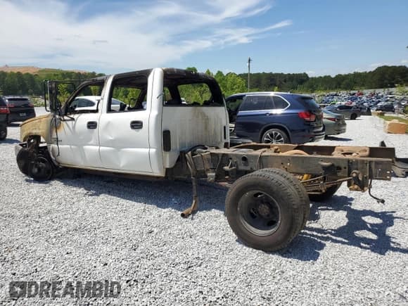 ✅ 2006 Chevrolet Silverado 1500 • VIN: 1GBJC33D66F164861 • Lot: 55759755. Wystawiony na Copart z przebiegiem Nie podano. Bezpłatny archiwum sprzedaży aukcyjnych z USA i szczegółowy raport historii pojazdu na DreamBid. Zdjęcie 2.