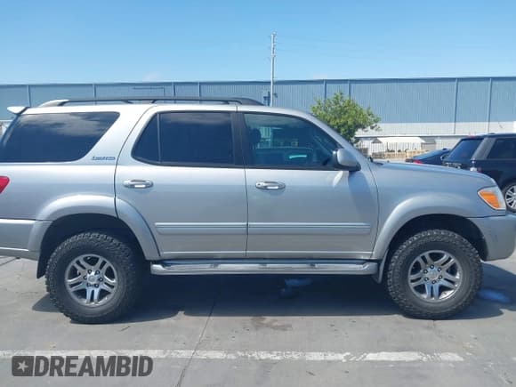 ✅ 2006 Toyota Sequoia Limited • VIN: 5TDBT48A26S273645 • Lot: 42773753. Wystawiony na IAAI z przebiegiem 209 007 mil. Bezpłatny archiwum sprzedaży aukcyjnych z USA i szczegółowy raport historii pojazdu na DreamBid. Zdjęcie 13.