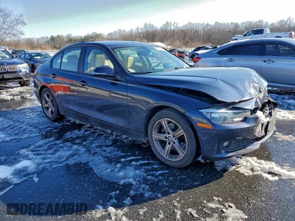 ✅ 2015 BMW 3 Series 320i xDrive • VIN: WBA3C3C51FK201879 • Lot: 94886885. Wystawiony na Copart z przebiegiem 82 721 mil. Bezpłatny archiwum sprzedaży aukcyjnych z USA i szczegółowy raport historii pojazdu na DreamBid. Zdjęcie 4.