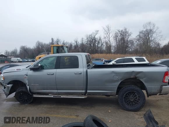 ✅ 2021 Ram 2500 Big Horn • VIN: 3C6UR5JL4MG653548 • Lot: 41653456. Wystawiony na IAAI z przebiegiem 62 348 mil. Bezpłatny archiwum sprzedaży aukcyjnych z USA i szczegółowy raport historii pojazdu na DreamBid. Zdjęcie 15.