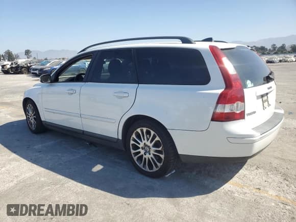 ✅ 2007 Volvo V50 2.4L • VIN: YV1MW390472300881 • Лот: 67413735. Опубликован ранее на Copart с пробегом 155 125 миль. Бесплатный доступ к архиву аукционных продаж из США и подробный отчёт об истории автомобиля на DreamBid. Изображение 2.