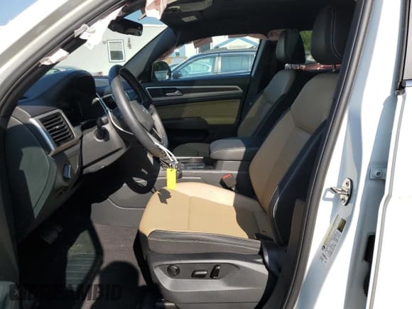 ✅ 2023 Volkswagen Atlas SE • VIN: 1V2JE2CA9PC217012 • Lot: 64989465. Wystawiony na Copart z przebiegiem 32 841 mil. Bezpłatny archiwum sprzedaży aukcyjnych z USA i szczegółowy raport historii pojazdu na DreamBid. Zdjęcie 7.