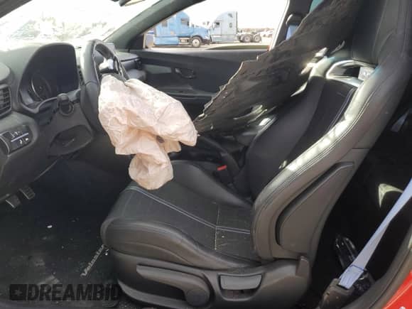 2022 Hyundai Veloster z VIN KMHT36AH8NU013358, wystawiony jako Copart lot #83589574 z przebiegiem Nie podano mil oraz Szkoda całkowita • Salvage title. Historia ofert i sprzedaży dostępna na DreamBid. Obrazek 7.