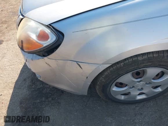 ✅ 2008 Kia Spectra EX • VIN: KNAFE122185584906 • Lot: 43440093. Wystawiony na IAAI z przebiegiem 239 718 mil. Bezpłatny archiwum sprzedaży aukcyjnych z USA i szczegółowy raport historii pojazdu na DreamBid. Zdjęcie 6.