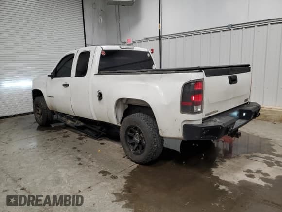 ✅ 2009 GMC Sierra 1500 • VIN: 1GTHC49K59E140731 • Лот: 85445764. Опубликован ранее на Copart с пробегом 245 081 миль. Бесплатный доступ к архиву аукционных продаж из США и подробный отчёт об истории автомобиля на DreamBid. Изображение 2.
