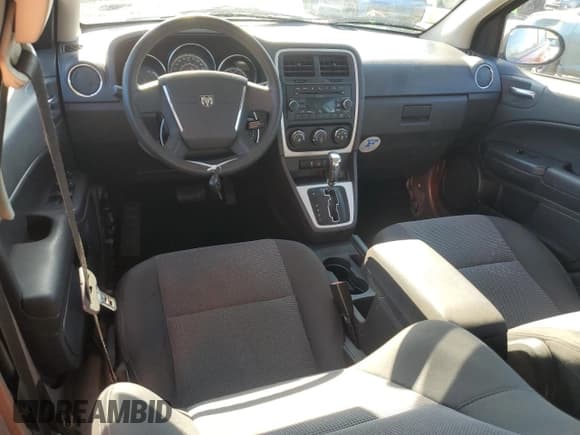 ✅ 2011 Dodge Caliber Mainstreet • VIN: 1B3CB3HA6BD221203 • Лот: 85759804. Опубликован ранее на Copart с пробегом 125 442 миль. Бесплатный доступ к архиву аукционных продаж из США и подробный отчёт об истории автомобиля на DreamBid. Изображение 8.