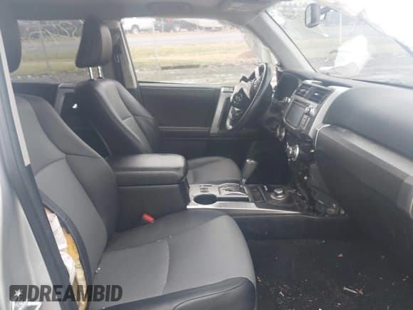 ✅ 2016 Toyota 4Runner Limited • VIN: JTEBU5JR6G5302117 • Lot: 43245297. Listed on IAAI with 52,111 mi. Free auction sales archive from the USA and detailed vehicle history report at DreamBid. Image 5.