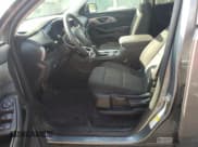 ✅ 2021 Chevrolet Traverse LS • VIN: 1GNERFKW4MJ174791 • Lot: 68449694. Wystawiony na Copart z przebiegiem 83 134 mil. Bezpłatny archiwum sprzedaży aukcyjnych z USA i szczegółowy raport historii pojazdu na DreamBid. Zdjęcie 7.