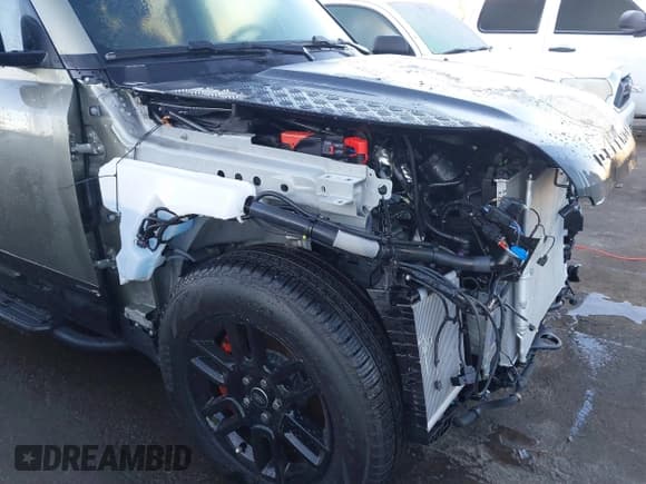 ✅ 2024 Land Rover Defender X • VIN: SALEXFEU8R2352205 • Лот: 41274333. Опубликован ранее на IAAI с пробегом 730 миль. Бесплатный доступ к архиву аукционных продаж из США и подробный отчёт об истории автомобиля на DreamBid. Изображение 18.