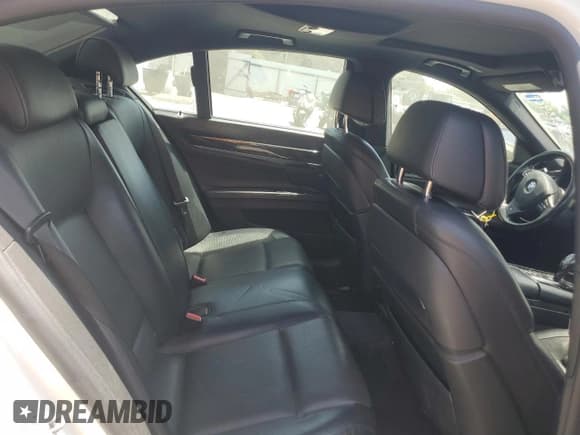 ✅ 2014 BMW 7 Series 750i • VIN: WBAYA8C59ED228372 • Lot: 62698965. Wystawiony na Copart z przebiegiem Nie podano. Bezpłatny archiwum sprzedaży aukcyjnych z USA i szczegółowy raport historii pojazdu na DreamBid. Zdjęcie 10.