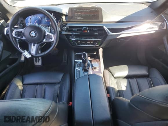 ✅ 2018 BMW 5 Series 540i • VIN: WBAJE5C53JG918910 • Lot: 82655075. Wystawiony na Copart z przebiegiem 76 172 mil. Bezpłatny archiwum sprzedaży aukcyjnych z USA i szczegółowy raport historii pojazdu na DreamBid. Zdjęcie 8.