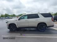 ✅ 2023 Chevrolet Tahoe High Country • VIN: 1GNSKTKL0PR214835 • Lot: 42347599. Wystawiony na IAAI z przebiegiem 53 799 mil. Bezpłatny archiwum sprzedaży aukcyjnych z USA i szczegółowy raport historii pojazdu na DreamBid. Zdjęcie 15.