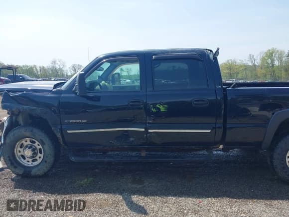 ✅ 2005 Chevrolet Silverado 2500HD LS • VIN: 1GCHK23UX5F857938 • Lot: 42169810. Wystawiony na IAAI z przebiegiem 212 327 mil. Bezpłatny archiwum sprzedaży aukcyjnych z USA i szczegółowy raport historii pojazdu na DreamBid. Zdjęcie 15.