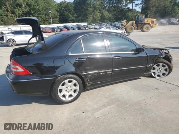 ✅ 2005 Mercedes-Benz C 320 • VIN: WDBRF84J25F709555 • Lot: 81077305. Wystawiony na Copart z przebiegiem 189 424 mil. Bezpłatny archiwum sprzedaży aukcyjnych z USA i szczegółowy raport historii pojazdu na DreamBid. Zdjęcie 3.