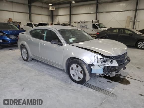 ✅ 2010 Dodge Avenger SXT • VIN: 1B3CC4FB5AN185527 • Лот: 83856564. Опубликован ранее на Copart с пробегом 207 558 миль. Бесплатный доступ к архиву аукционных продаж из США и подробный отчёт об истории автомобиля на DreamBid. Изображение 4.